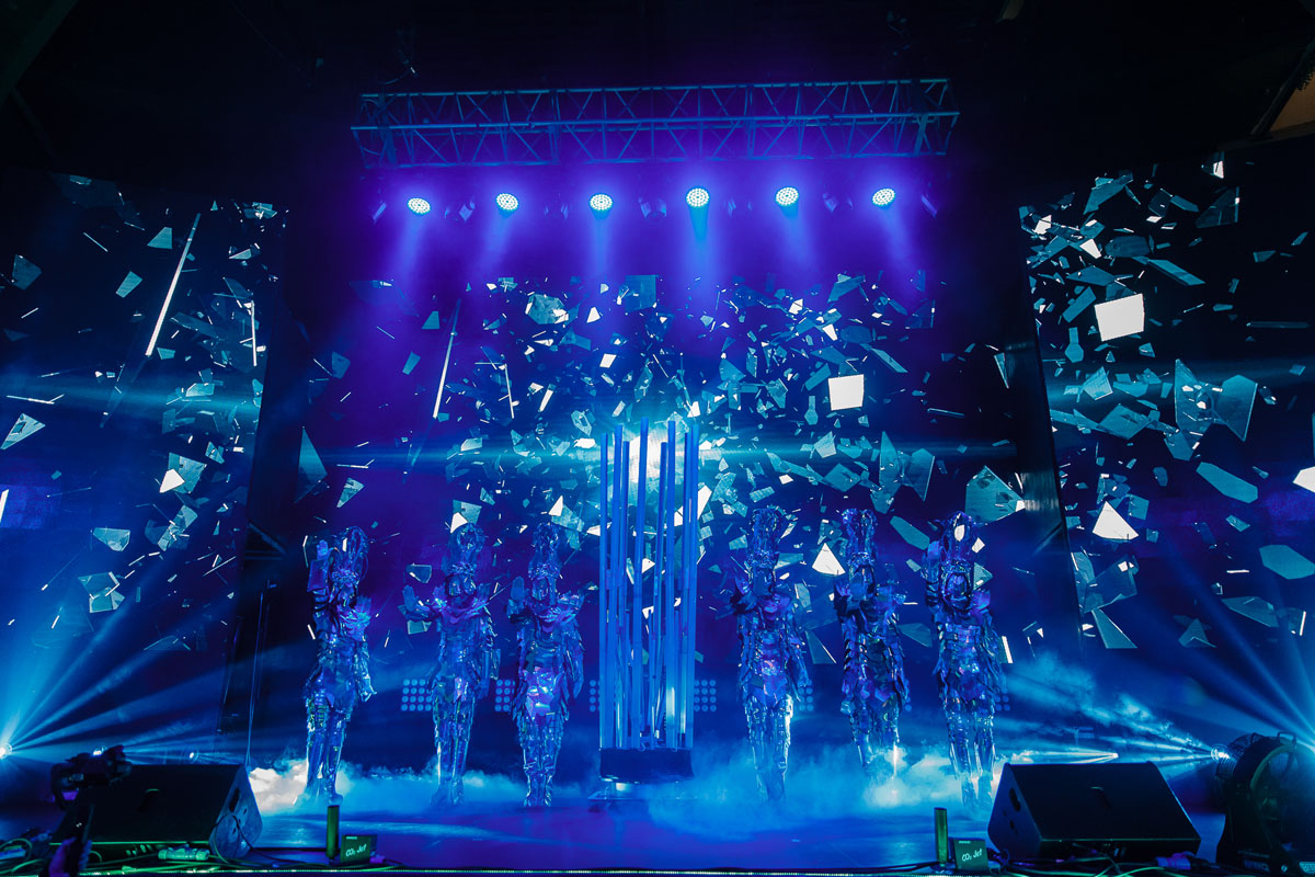 Основной зал — Мир