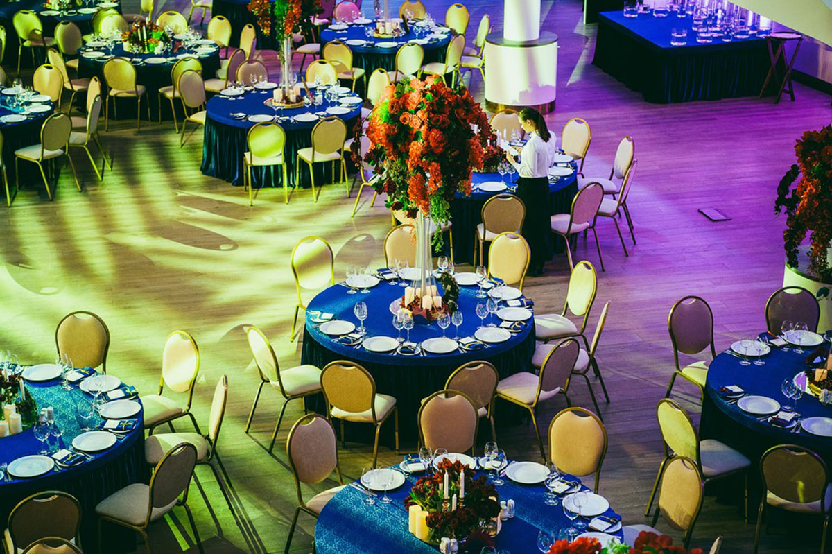 Основной зал — Мир