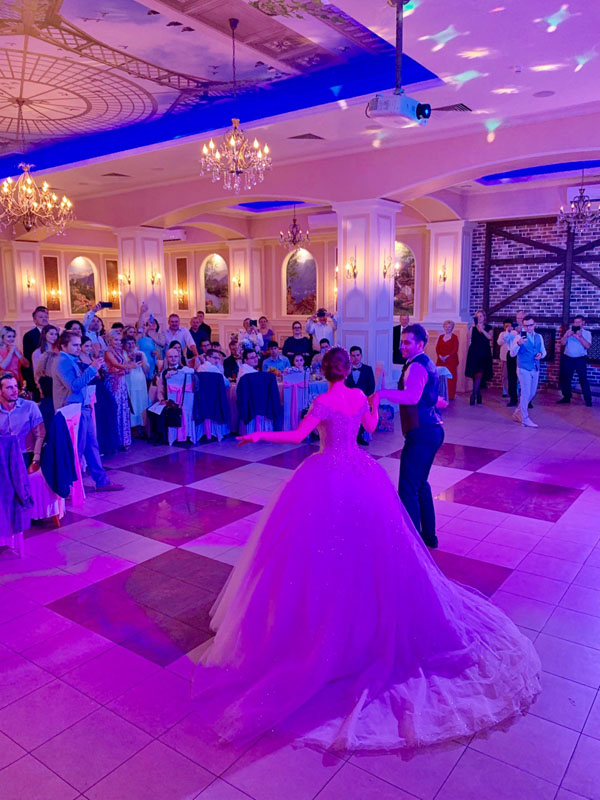 Большой зал (зал с камином) — Эллеон