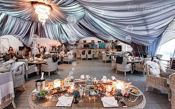 Шатер — Ресторан River Club Moscow, Москва