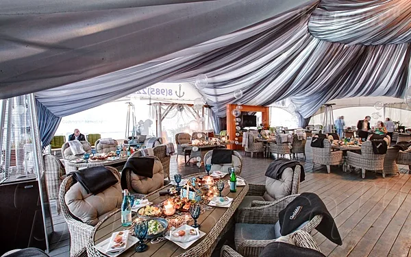 Шатер — Ресторан River Club Moscow, Москва