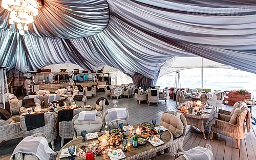 Шатер — Ресторан River Club Moscow