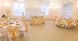 Банкетный зал на первом этаже