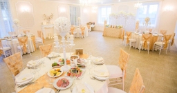 Банкетный зал на первом этаже