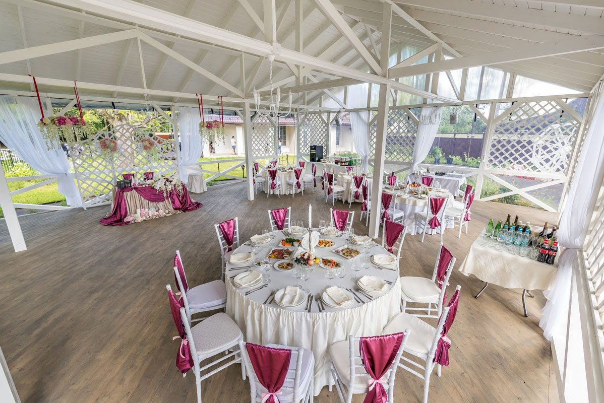 Летняя веранда — банкетный зал Дом у Озера, фото