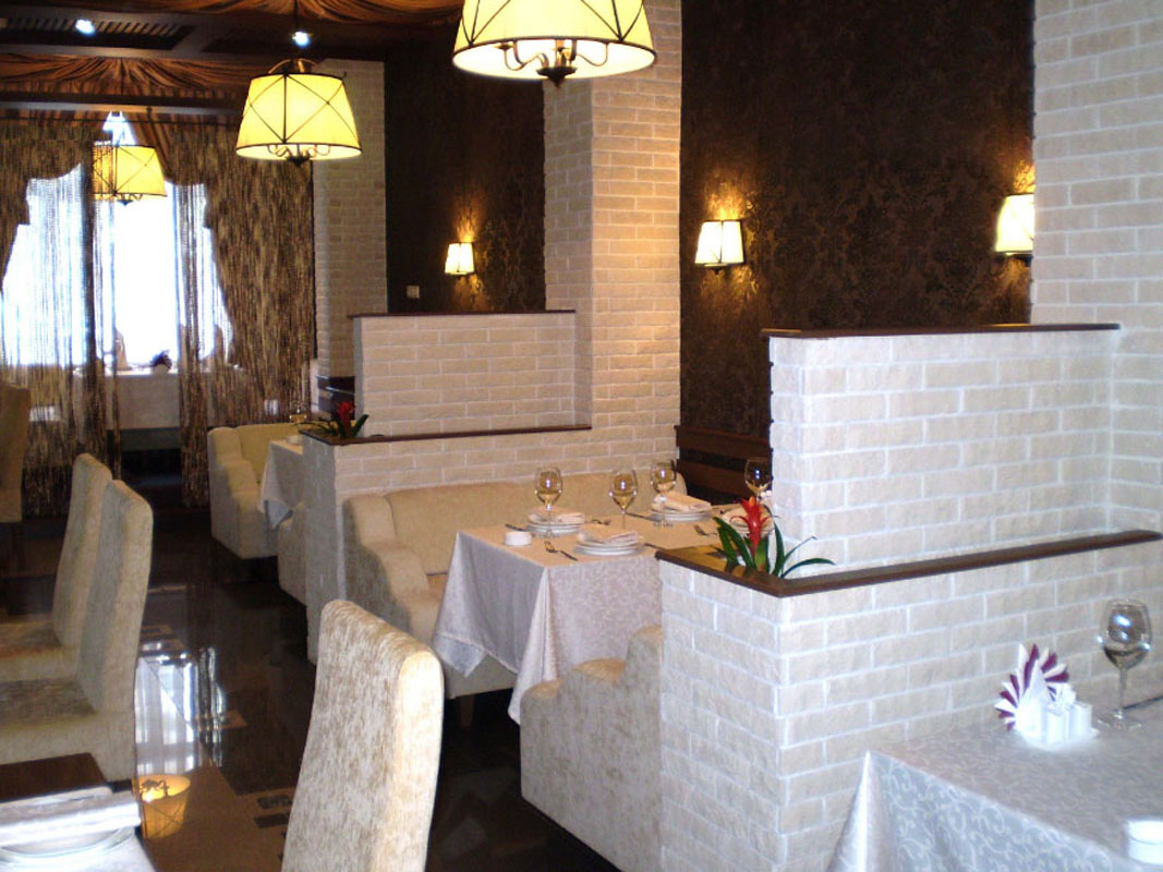 Малый зал — Новый свет