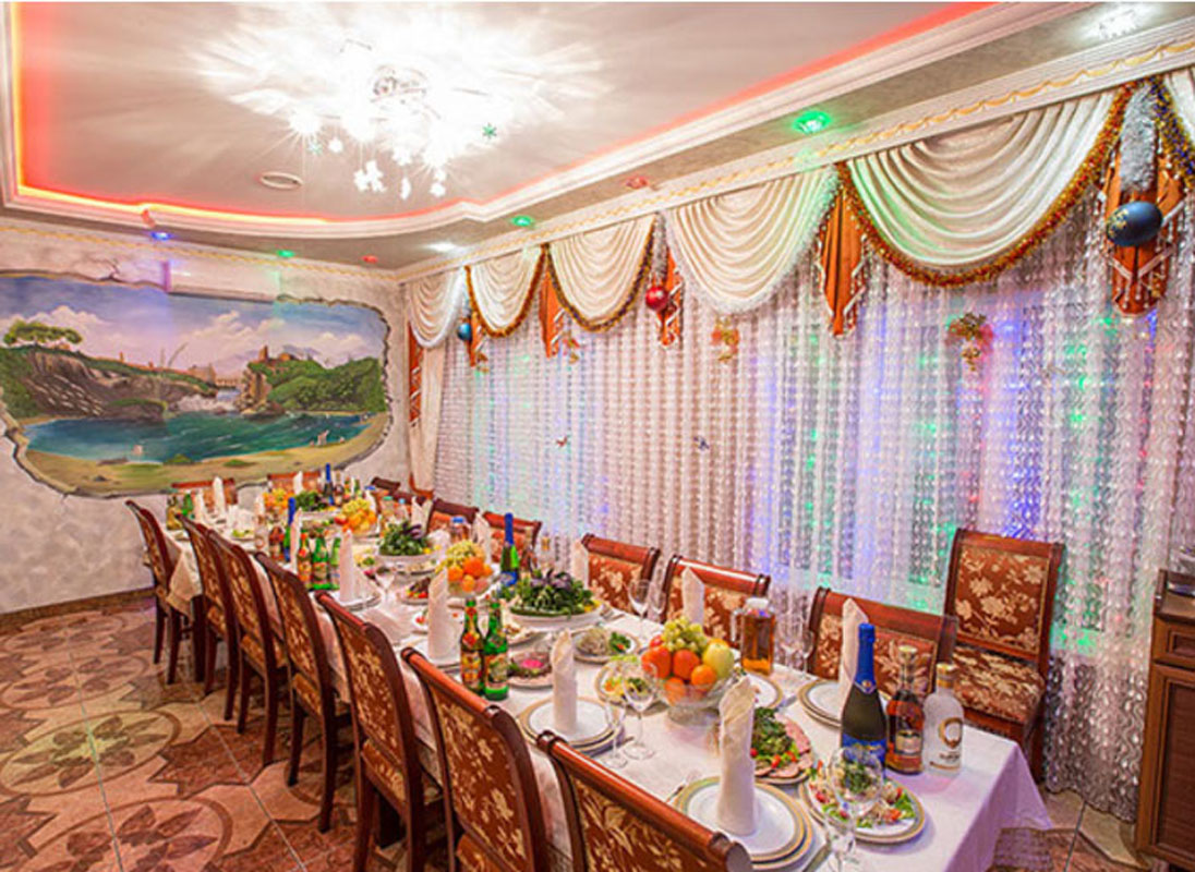 Красный VIP зал — Лебединое озеро