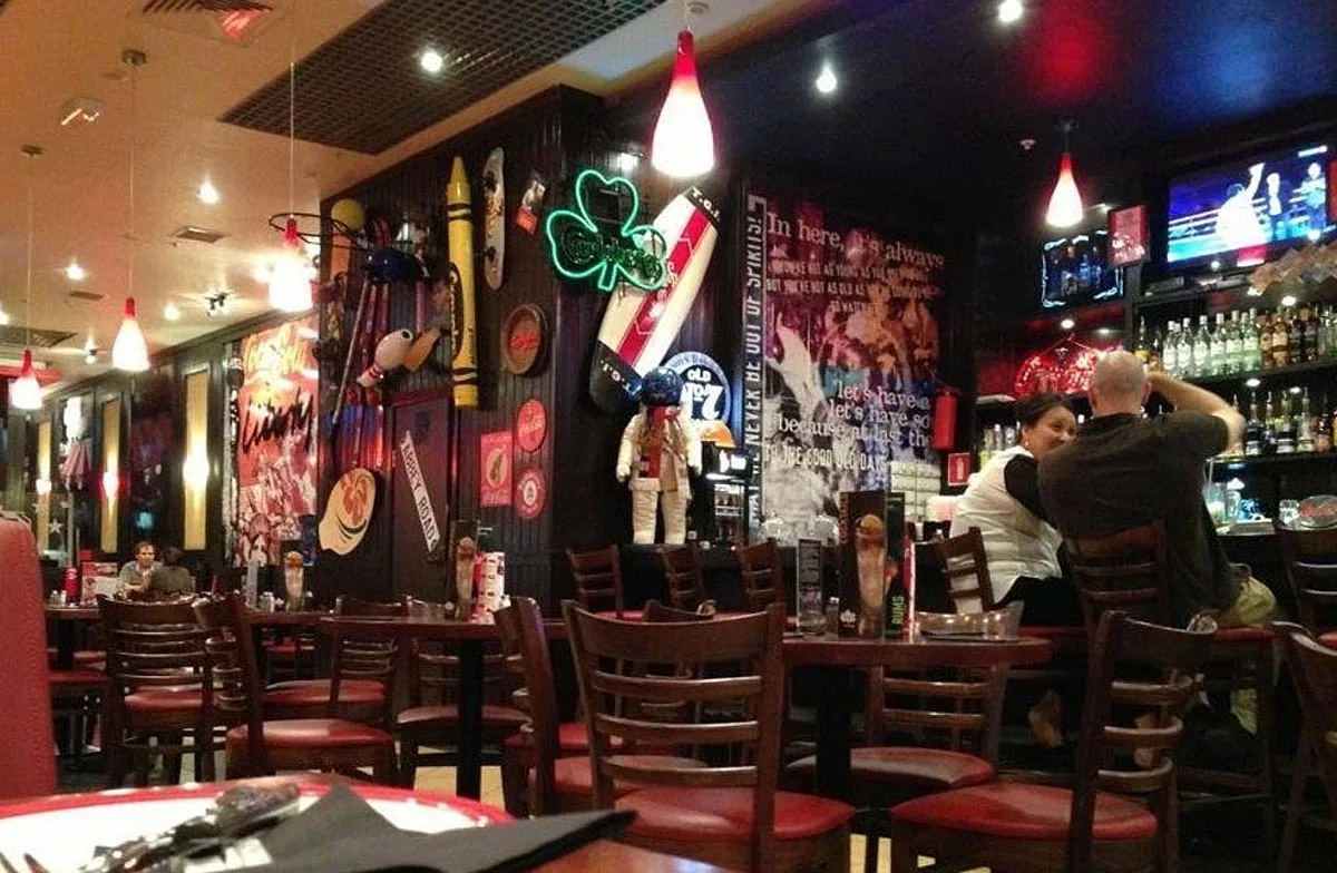 T.G.I. Friday’s — Основной зал, фото банкетного зала
