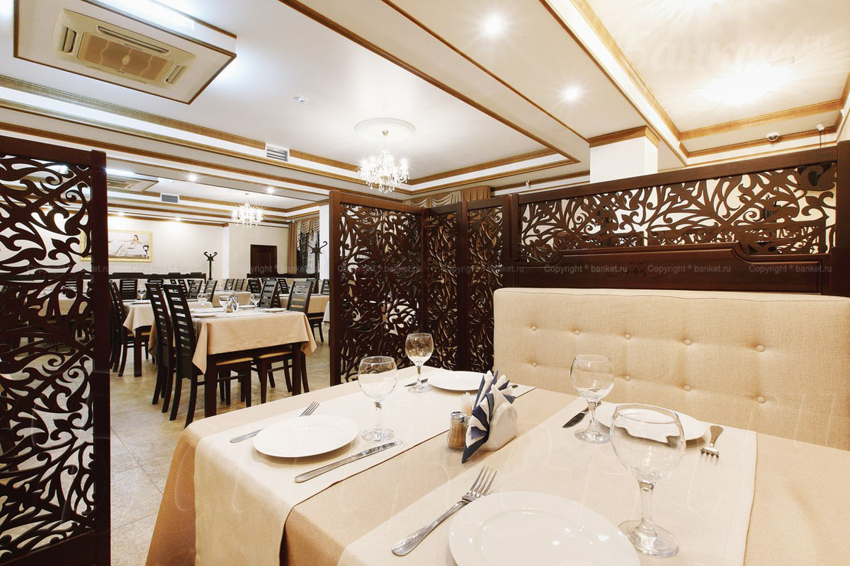 Основной зал — Кафе Михас / Mihas