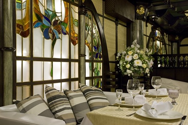 2 — банкетный зал Оровела