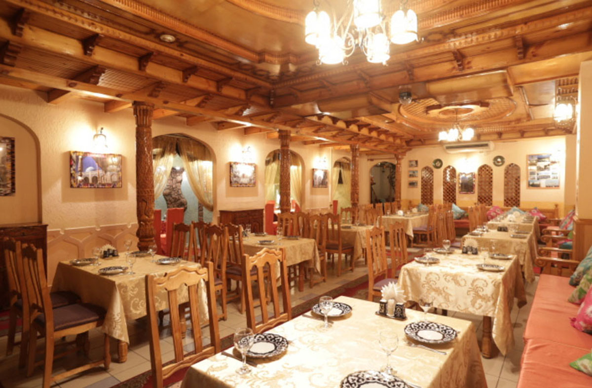 Красный зал — Звезда Востока