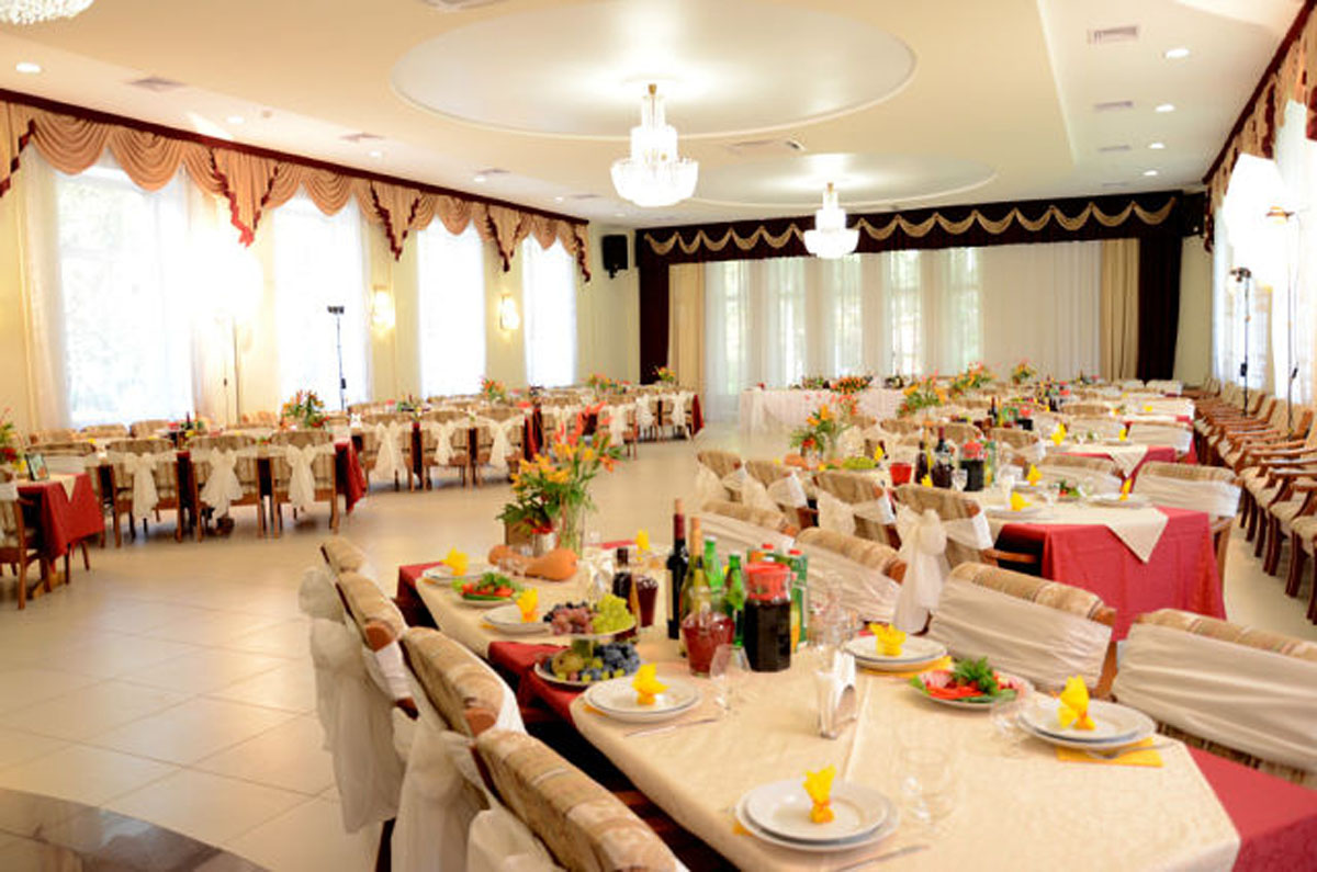 Банкетный зал — Времена года