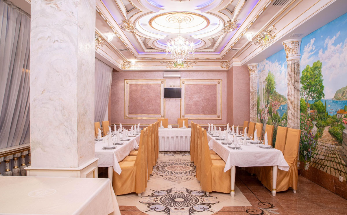 Малый зал — Версаль