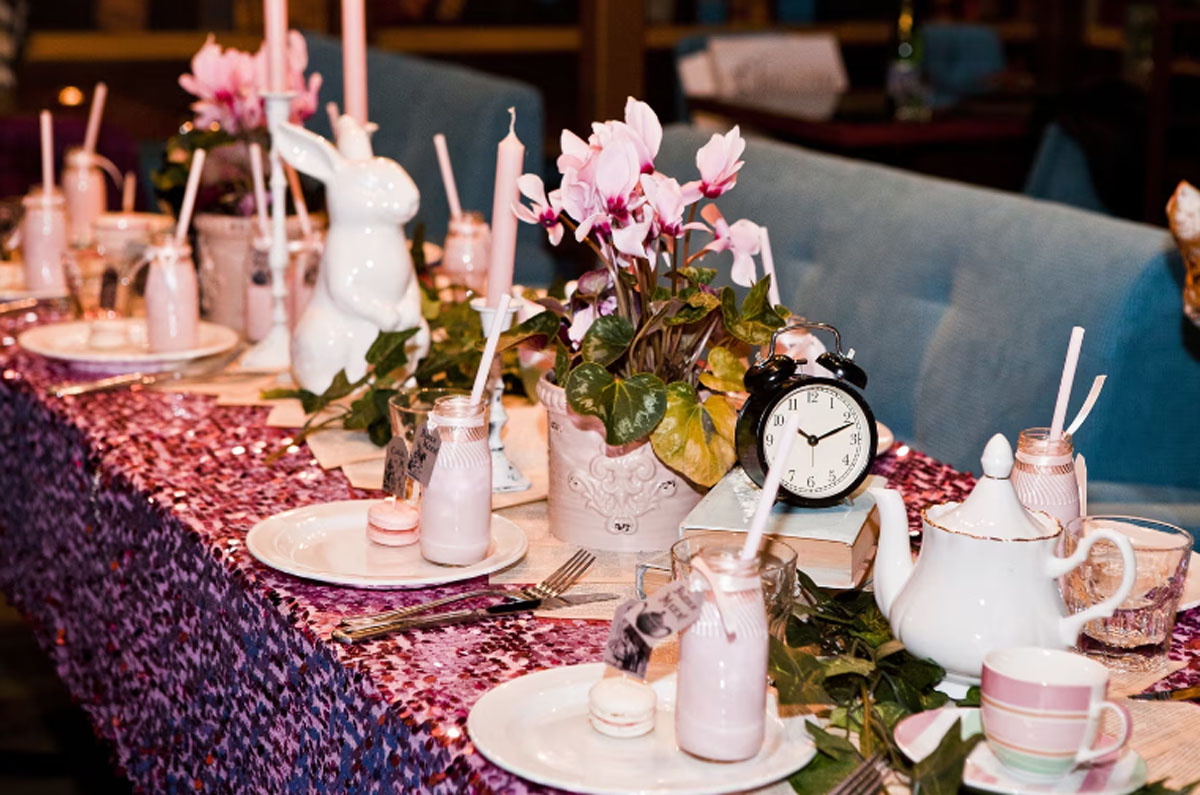 Основной зал — Сэр Кролик