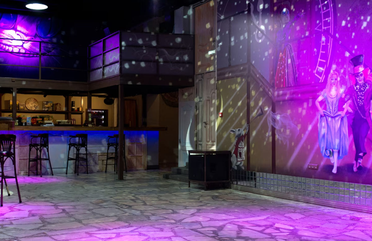 Основной зал — Сэр Кролик