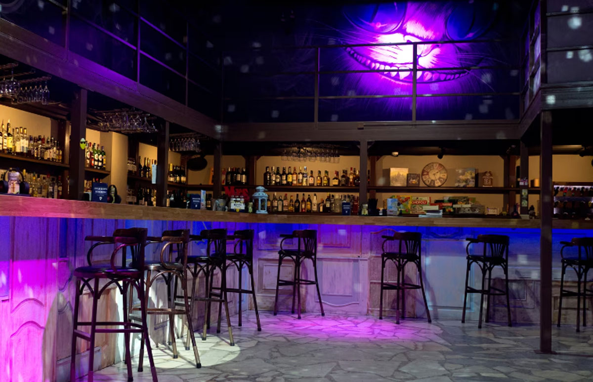 Основной зал — Сэр Кролик