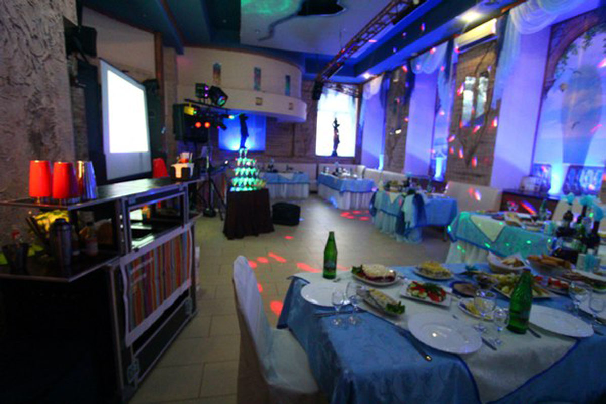 Малый зал — Кафе-бар Академия