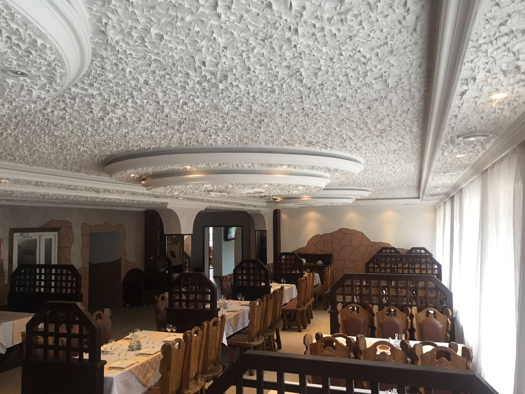 Основной зал — Ели-Пили