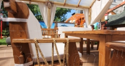 Открытая веранда  — интерьер зала