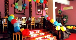 Красная гостиная — интерьер зала