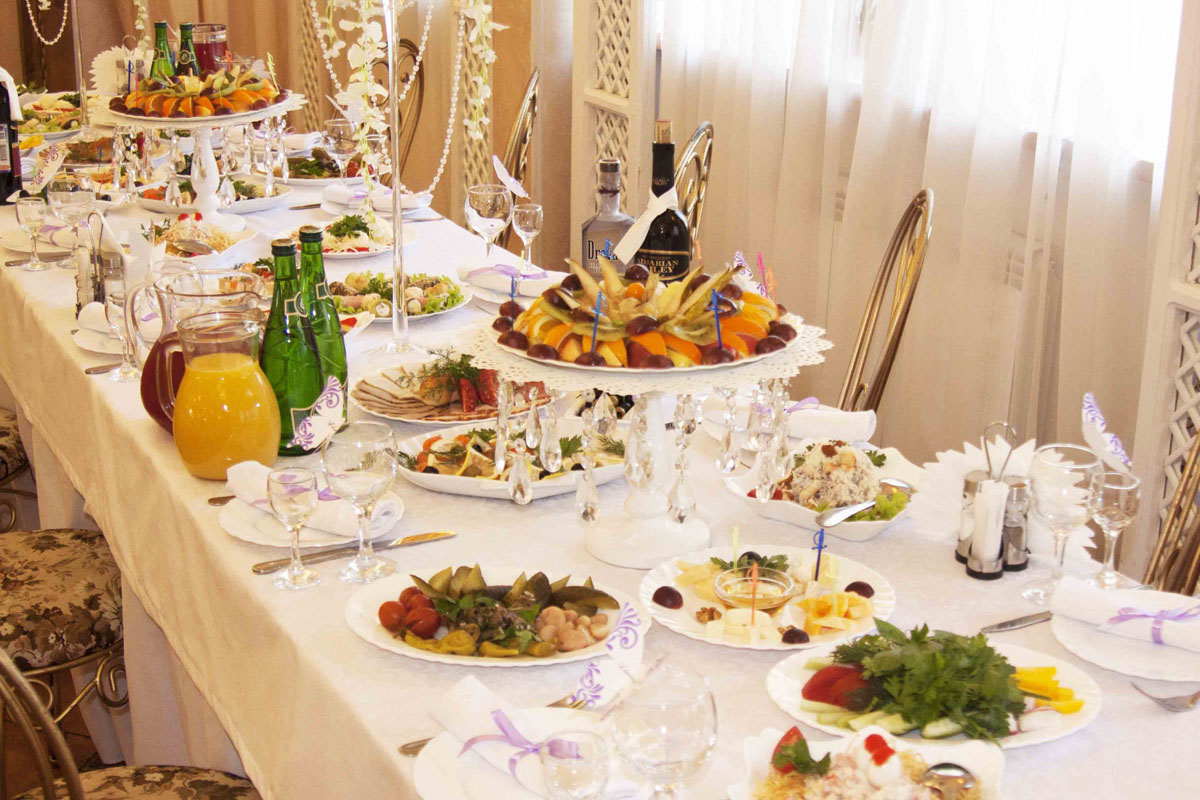 "Зеркальный" зал — Лесная Поляна