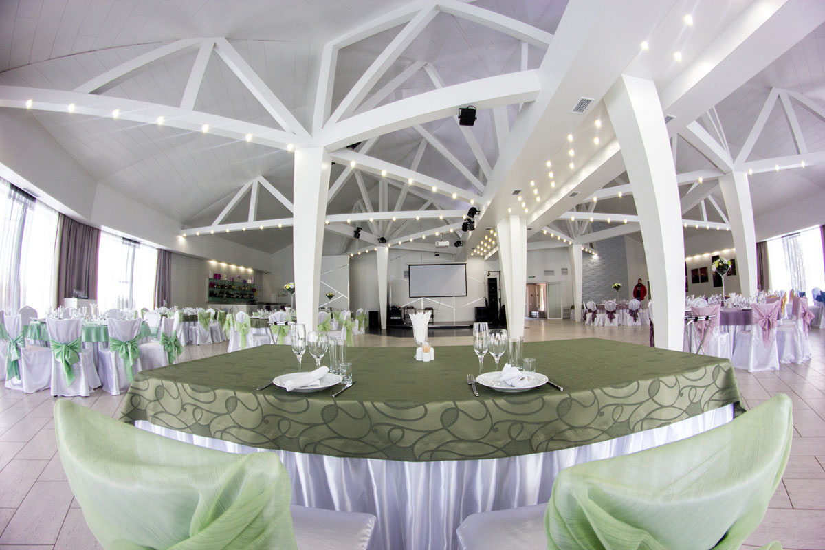 Ресторан Ново-Рождественно — Большой банкетный зал, фото банкетного зала