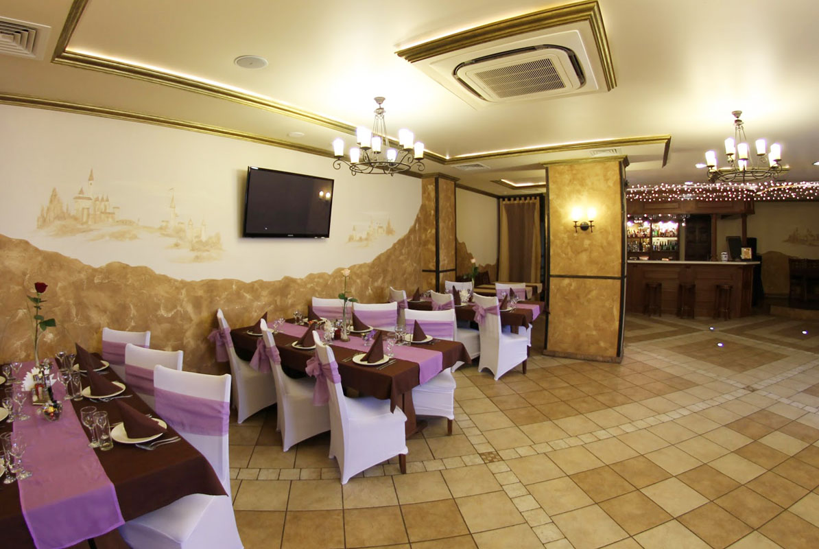 Основной зал — Ресторан Айвенго