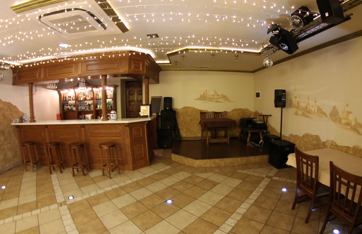 Основной зал — Ресторан Айвенго