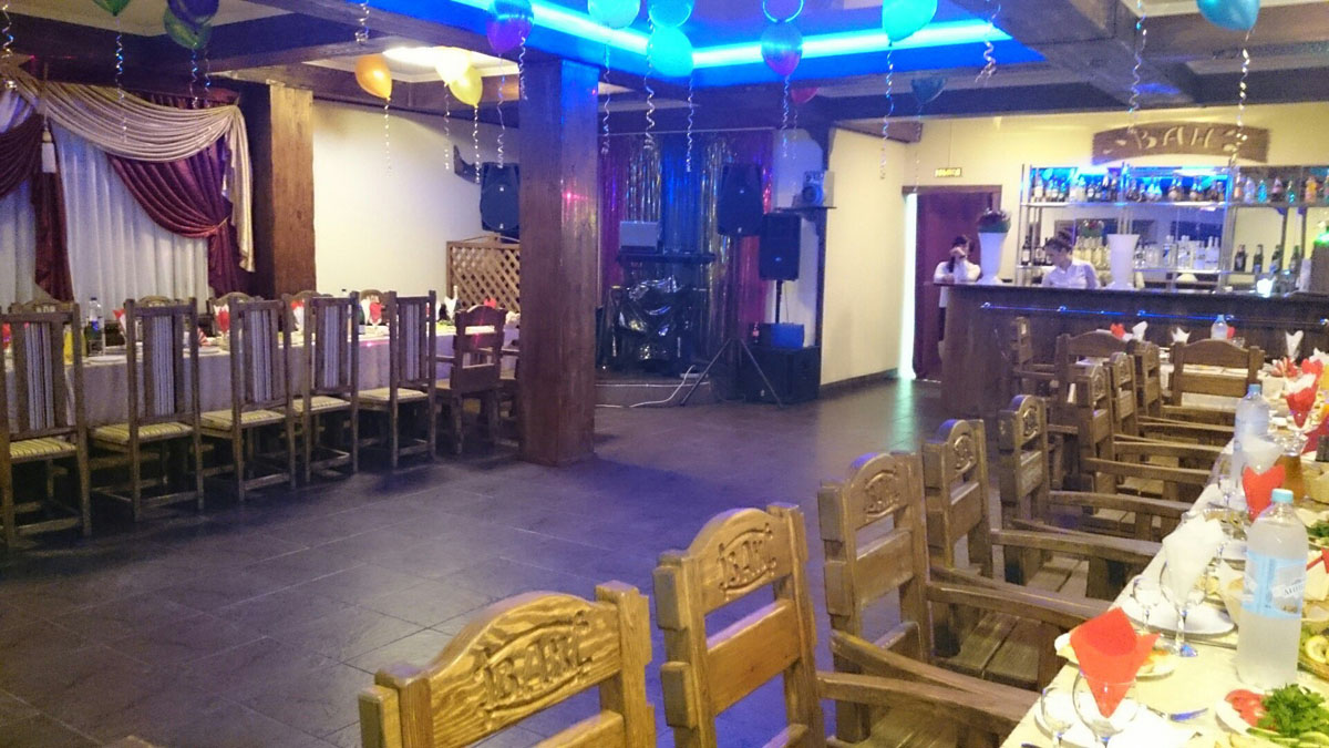 Основной зал — У Вани