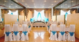 Зеркальный — интерьер зала