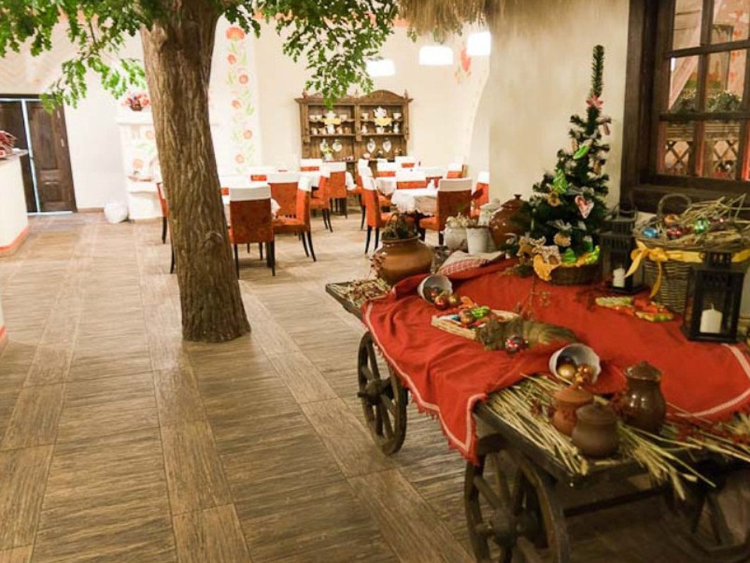 Основной зал — Красна хата