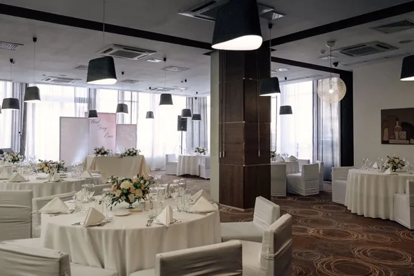 Ресторан Olive Lounge — интерьер зала