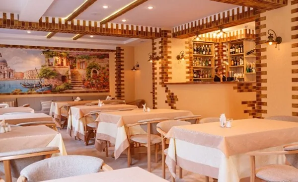 Основной зал