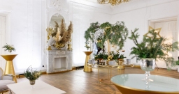 Белая гостиная — интерьер зала