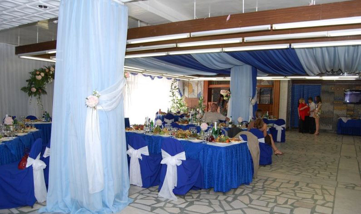 Основной зал — Уральский рабочий