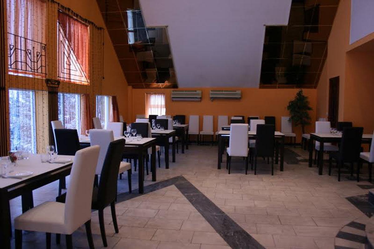 Основной зал ресторана — Комплекс Мелисса