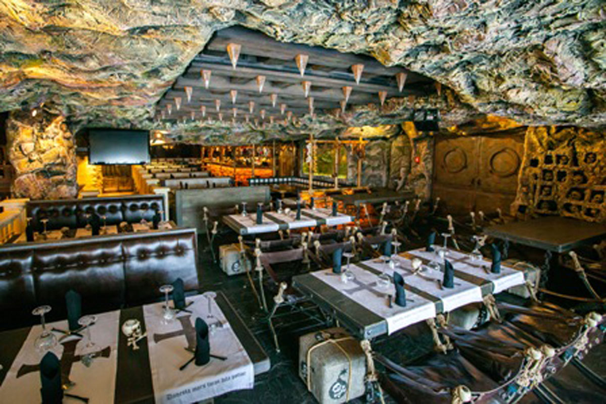 Основной зал — Арт-шоу ресторан Balagan City