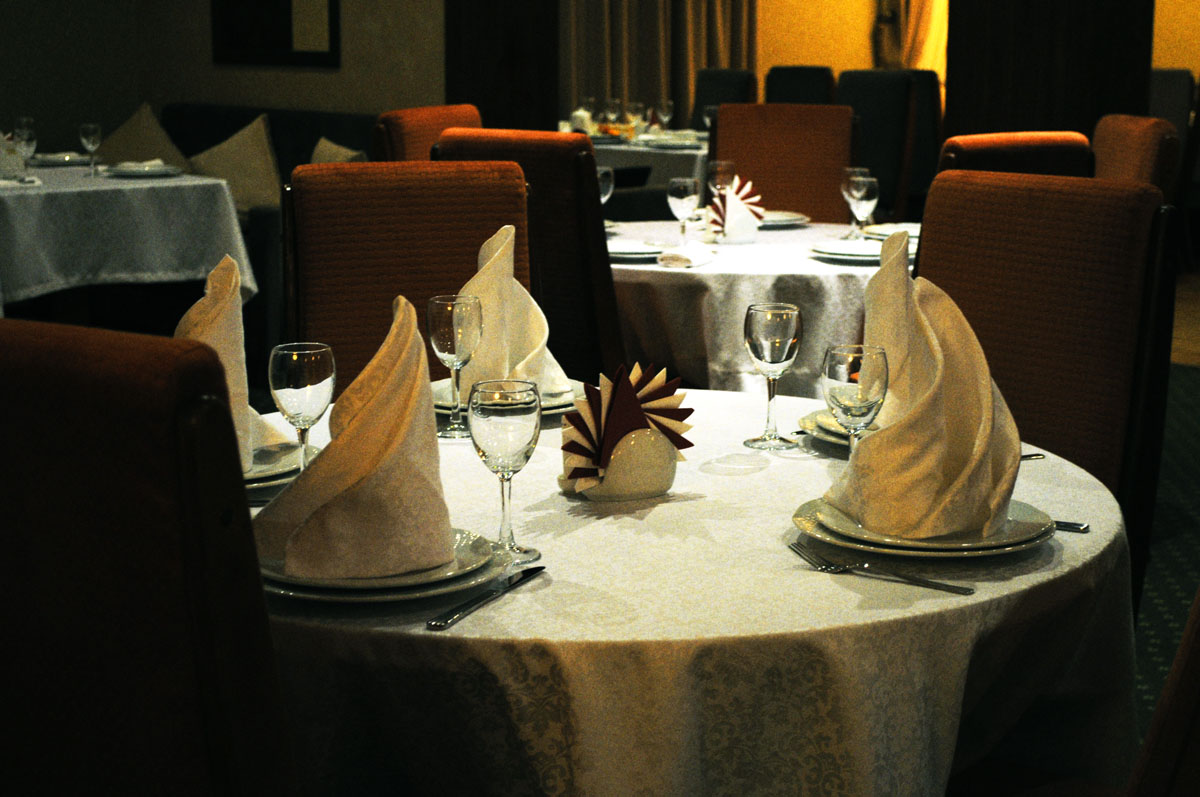 Основной зал — Кафе Миндаль