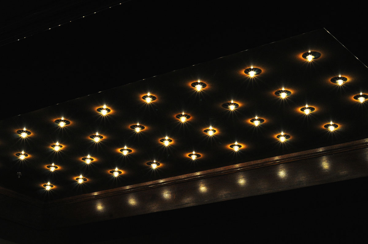 Основной зал — Кафе Миндаль