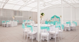 Атмосферная веранда для свадеб — интерьер зала