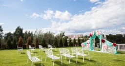 Поляна на берегу водохранилища для регистрации брака — подробнее о зале