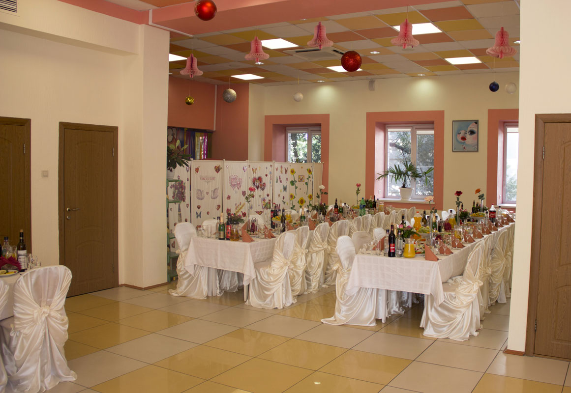 Основной зал — Кафе Славянская трапеза