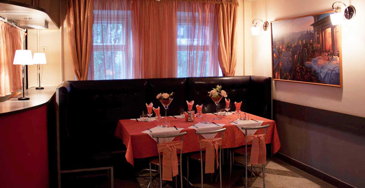 Столик у бара — Кафе 17-й квартал