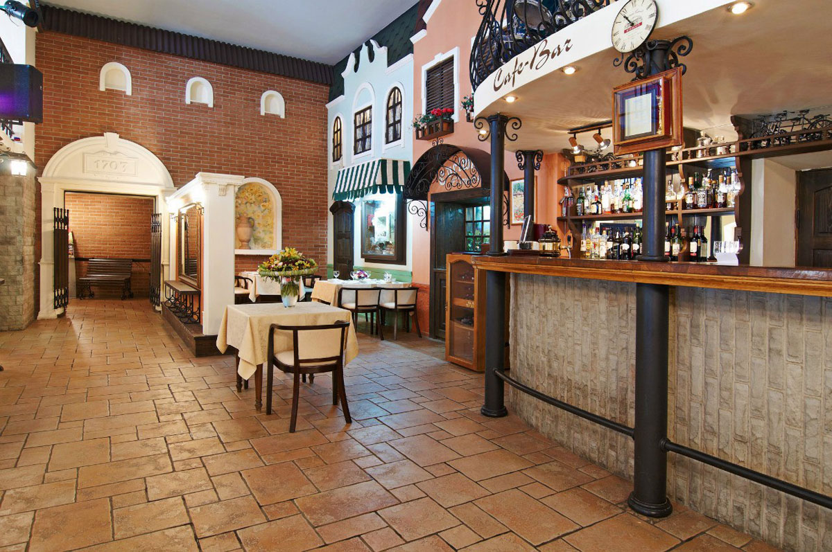 Основной зал — Старый город