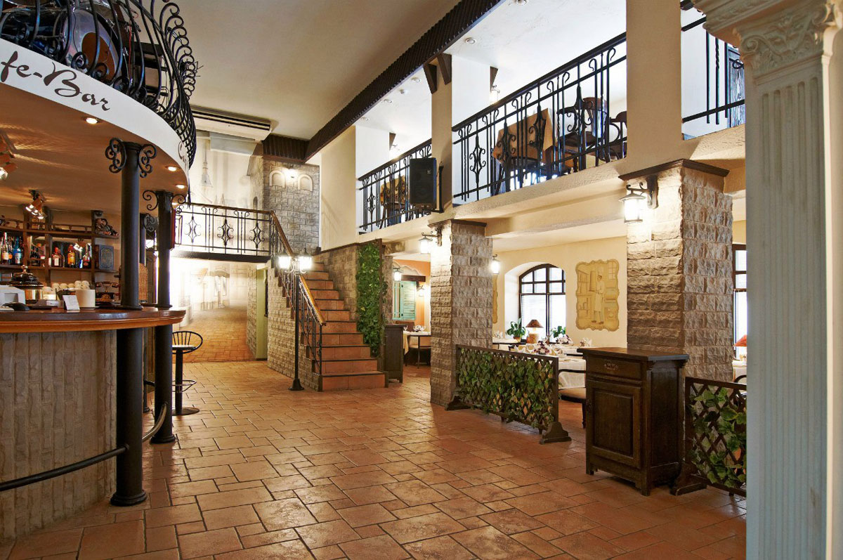 Основной зал — Старый город