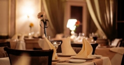 Основной зал — интерьер зала