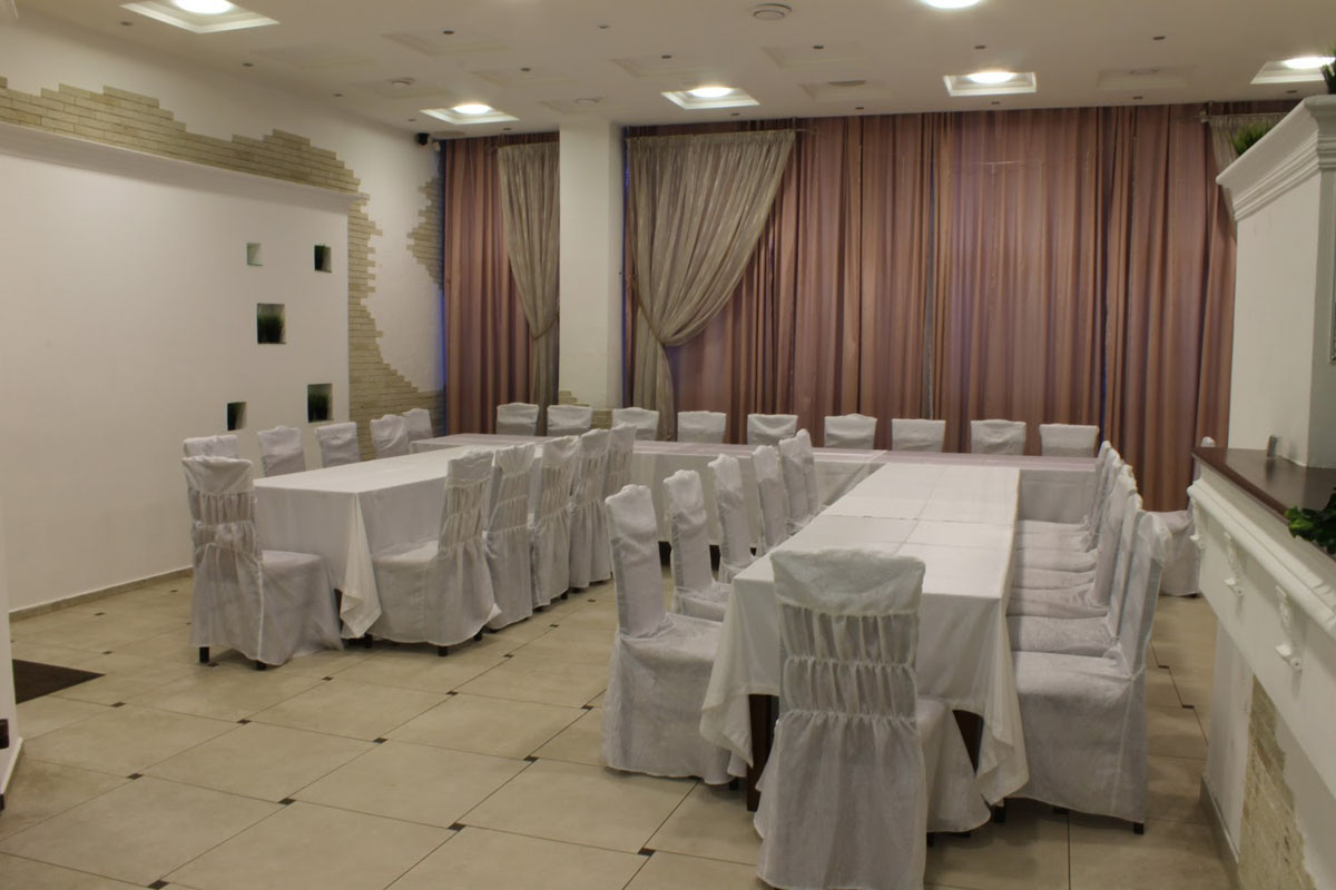 Зал на 30 человек — Белая ворона