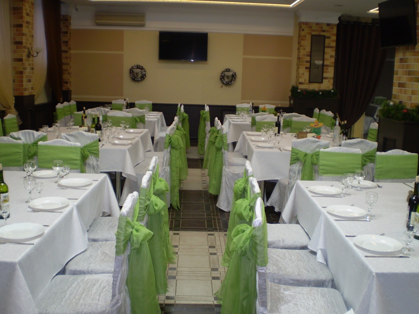 Зал на 180 человек — Белая ворона