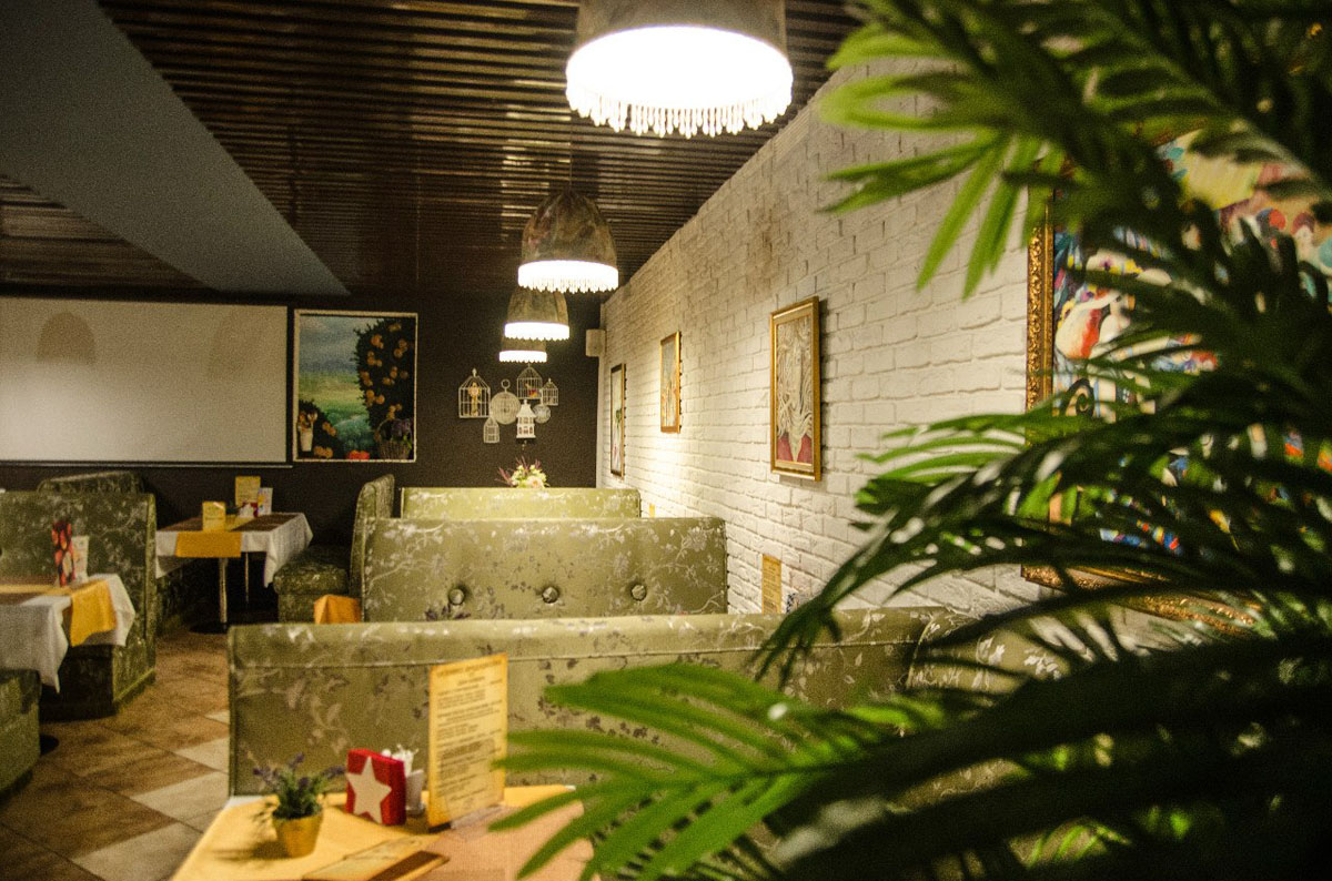 Основной зал — Ресторан Золотой пончик