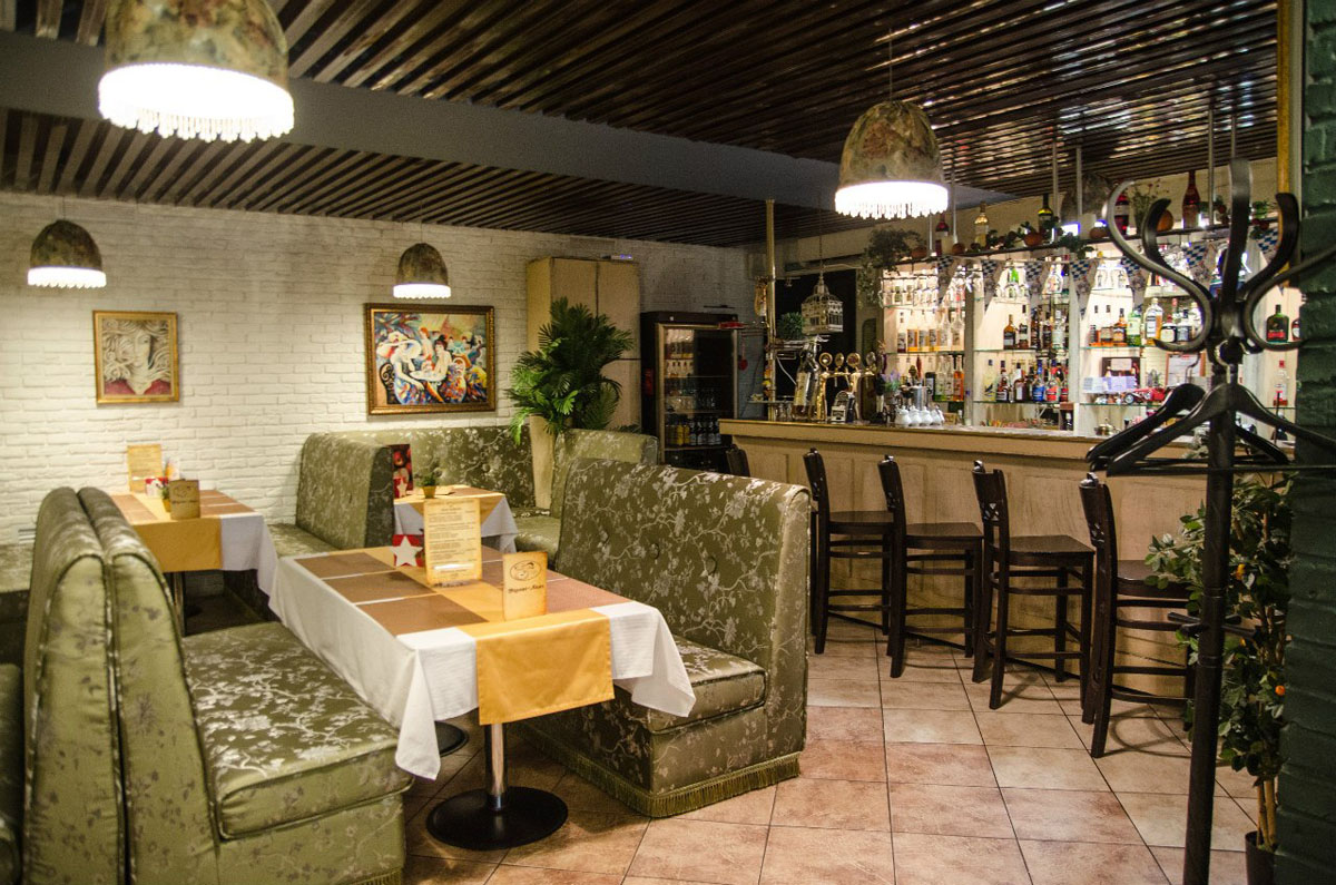 Основной зал — Ресторан Золотой пончик